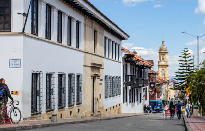 DIA 2 – CITY TOUR POR BOGOTÁ, CENTRO HISTÓRICO, MUSEO DEL ORO Y MONSERRATE 