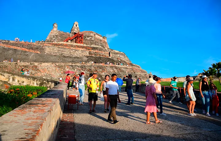 DÍA 5 – CARTAGENA – CITY TOUR HISTÓRICO EN CHIVA