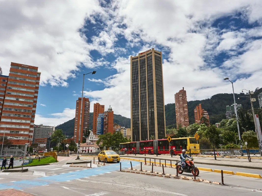 DIA 2 – CITY TOUR POR BOGOTÁ, CENTRO HISTÓRICO, MUSEO DEL ORO Y MONSERRATE
