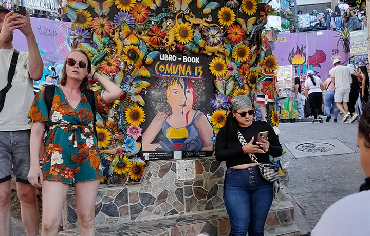 DÍA 2 – Medellín - City tour por Medellín y la Comuna 13 