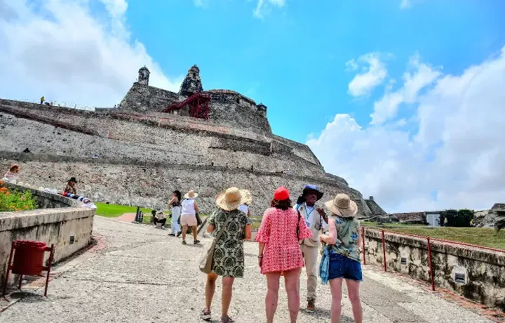 DÍA 5 – CARTAGENA – CITY TOUR HISTÓRICO EN CHIVA